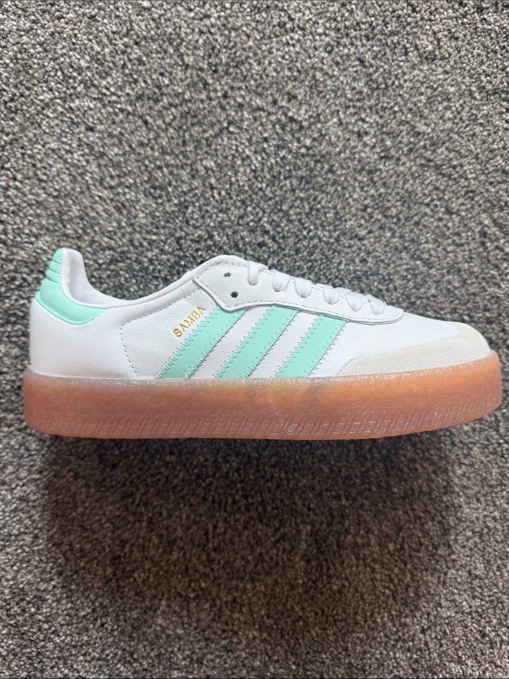 adidas Samba Sneakers in White & Mint Green. Unisex kids 5. Or women’s 6 - Picture 3 of 10